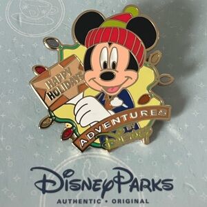 Adventures by Disney Mickey Mouse Happy Holidays Christmas Lights Winter Hat Pin